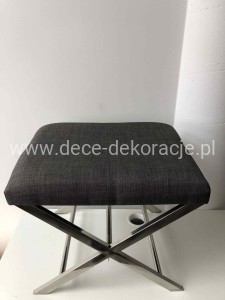 Siedzisko na metalowych nóżkach