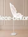 Świetlista motylia lampa w eleganckim wnętrzu.png